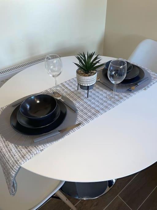 Modern 2 Bedroom Apartment In Derby City Centre ภายนอก รูปภาพ