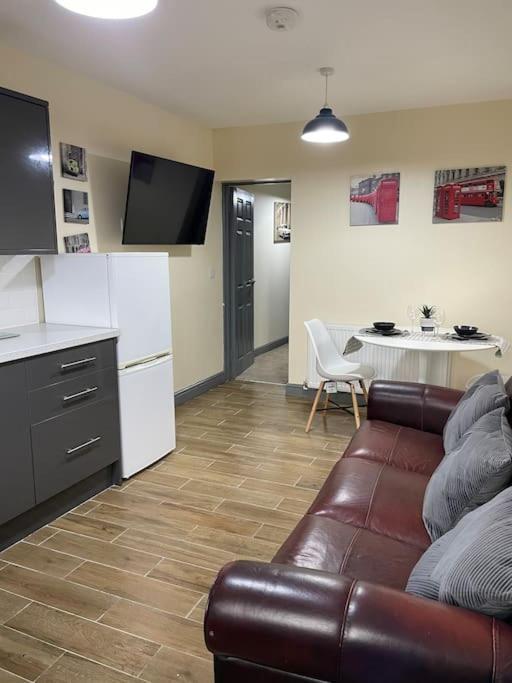 Modern 2 Bedroom Apartment In Derby City Centre ภายนอก รูปภาพ
