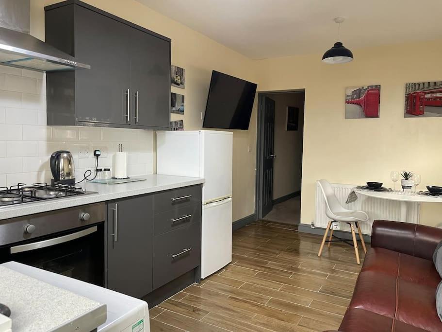 Modern 2 Bedroom Apartment In Derby City Centre ภายนอก รูปภาพ